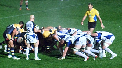 Peter Stringer about to feed the scrum.