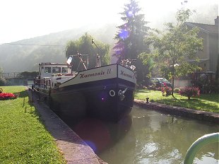 Early morning mist at Buxieres Lock