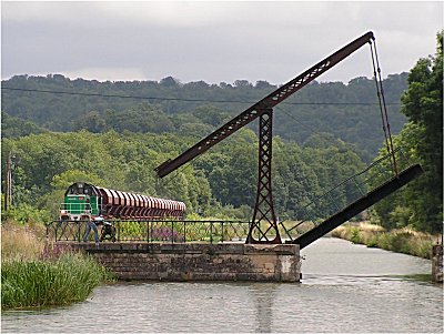 Iron lift bridge at Gourzen