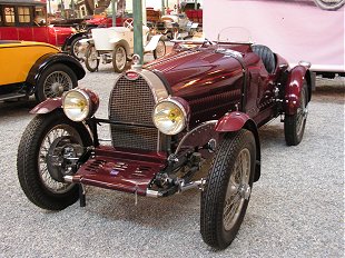 Maroon sports Bugatti Maroon sports Bugatti