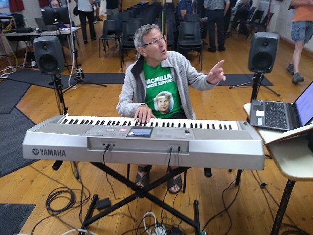 Roger at the cavers singers reunion