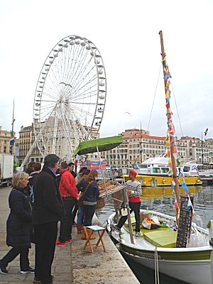 floating soap seller